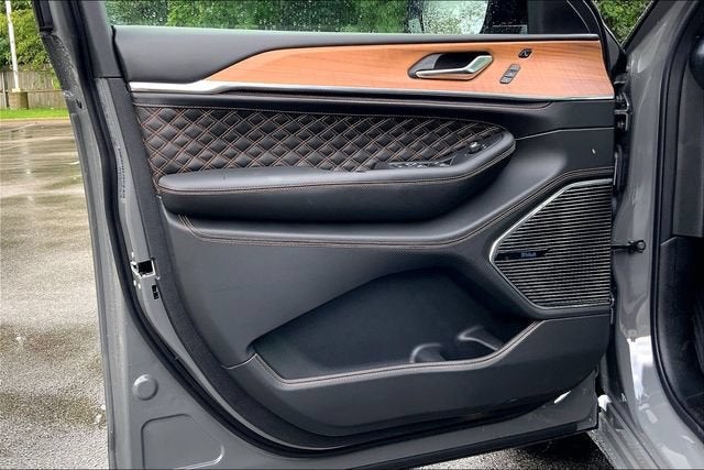 2027 Jeep Grand Cherokee Summit