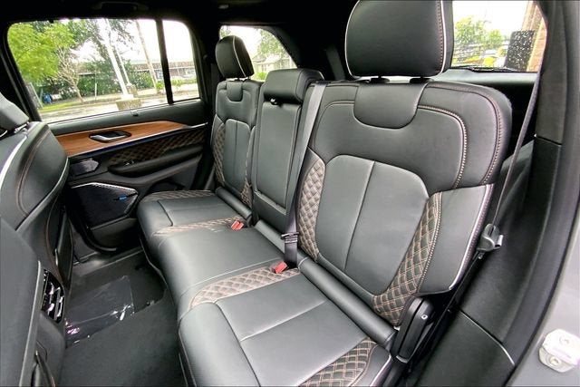 2027 Jeep Grand Cherokee Summit