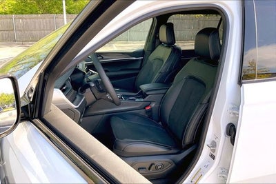 2026 Jeep Grand Cherokee L Laredo Altitude