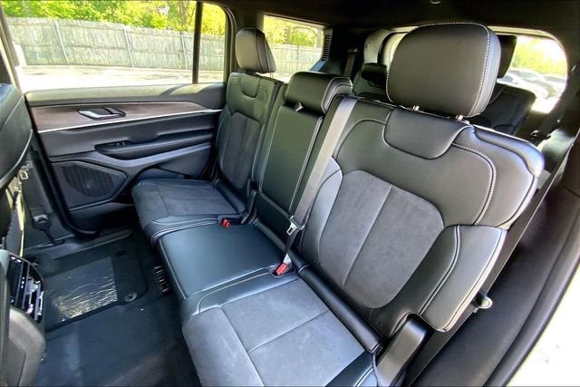 2026 Jeep Grand Cherokee L Laredo Altitude