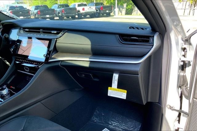 2026 Jeep Grand Cherokee L Laredo Altitude