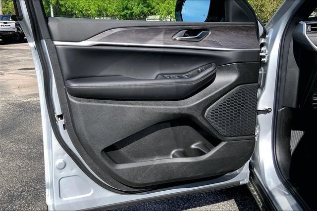 2026 Jeep Grand Cherokee L Laredo Altitude
