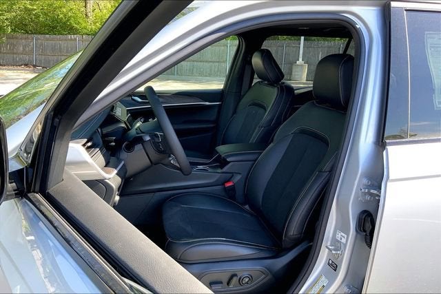 2026 Jeep Grand Cherokee L Laredo Altitude