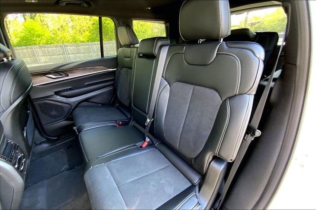 2026 Jeep Grand Cherokee L Laredo Altitude