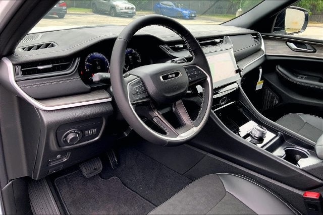 2027 Jeep Grand Cherokee L Laredo Altitude