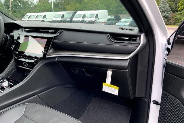 2027 Jeep Grand Cherokee L Laredo Altitude