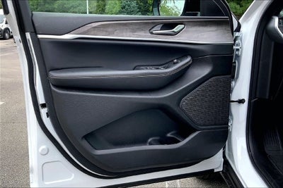 2027 Jeep Grand Cherokee L Laredo Altitude
