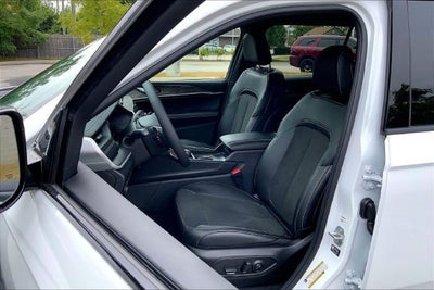 2027 Jeep Grand Cherokee L Laredo Altitude