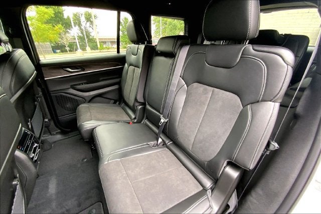 2027 Jeep Grand Cherokee L Laredo Altitude
