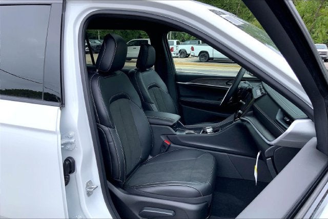 2027 Jeep Grand Cherokee L Laredo Altitude