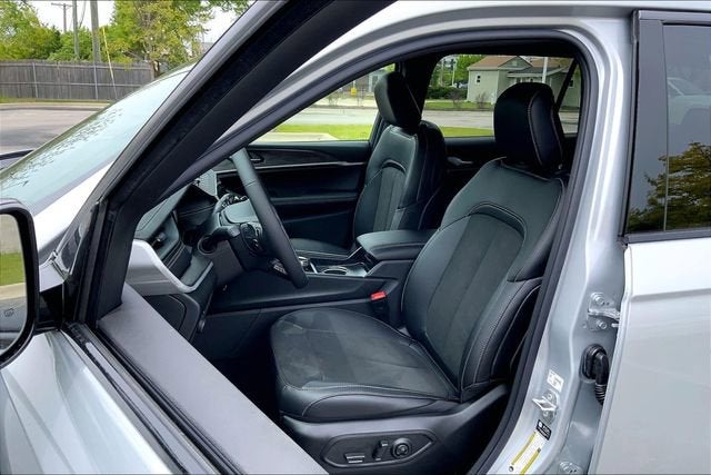 2026 Jeep Grand Cherokee L Laredo Altitude