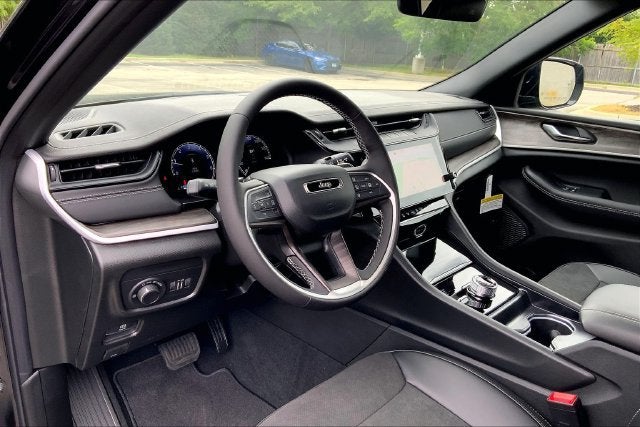 2027 Jeep Grand Cherokee L Laredo Altitude