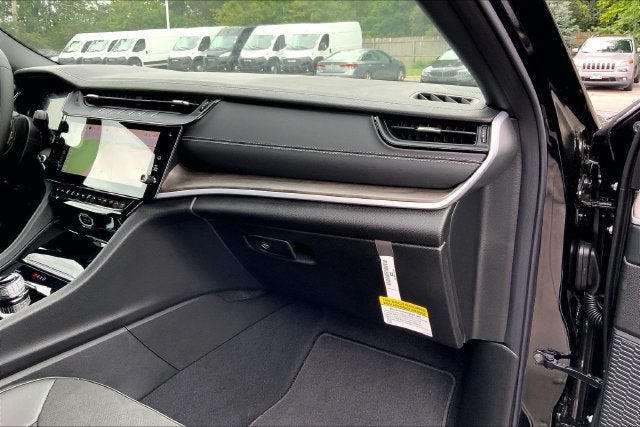 2027 Jeep Grand Cherokee L Laredo Altitude