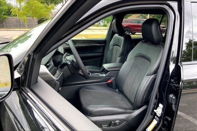 2027 Jeep Grand Cherokee L Laredo Altitude
