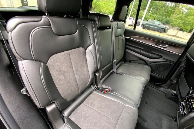 2027 Jeep Grand Cherokee L Laredo Altitude