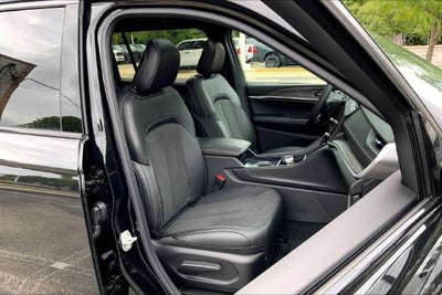 2027 Jeep Grand Cherokee L Laredo Altitude