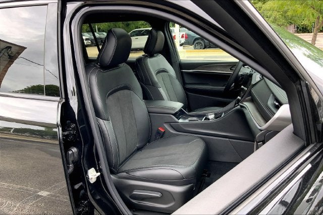 2027 Jeep Grand Cherokee L Laredo Altitude