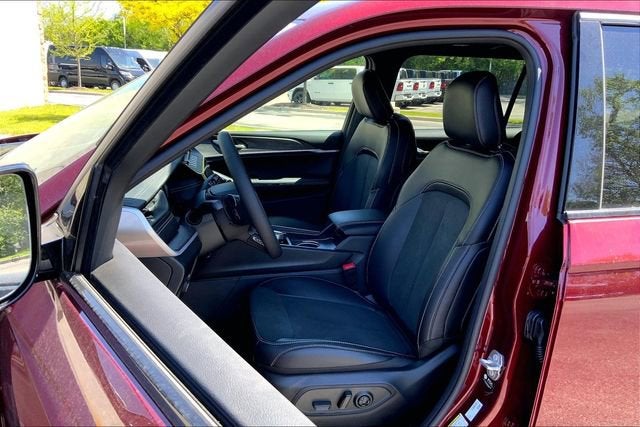 2026 Jeep Grand Cherokee L Laredo Altitude