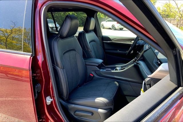 2026 Jeep Grand Cherokee L Laredo Altitude