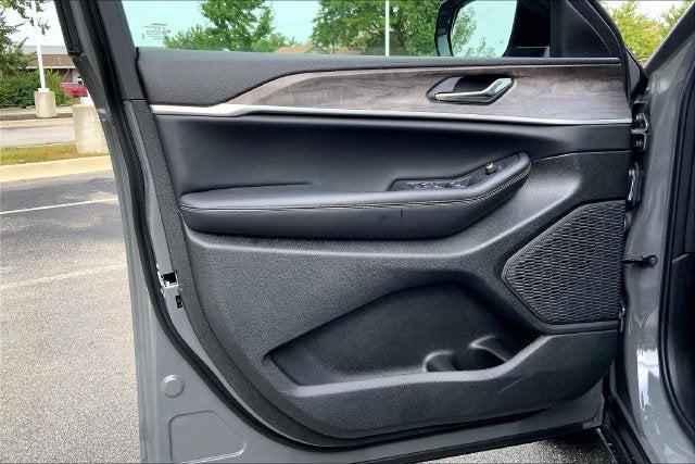 2027 Jeep Grand Cherokee L Laredo Altitude