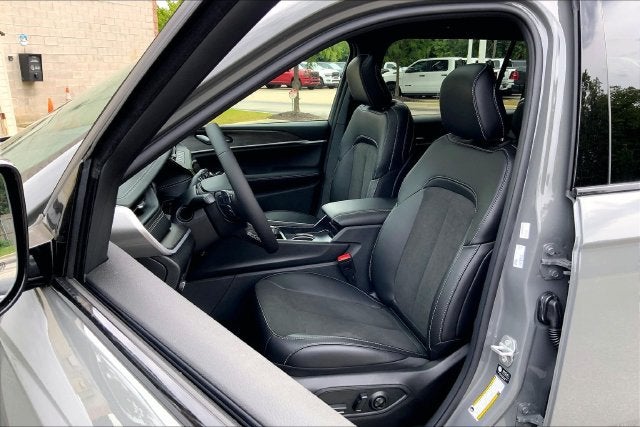 2027 Jeep Grand Cherokee L Laredo Altitude