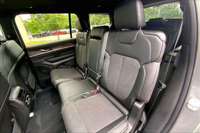 2027 Jeep Grand Cherokee L Laredo Altitude