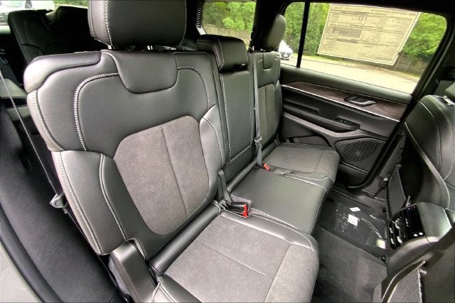 2027 Jeep Grand Cherokee L Laredo Altitude