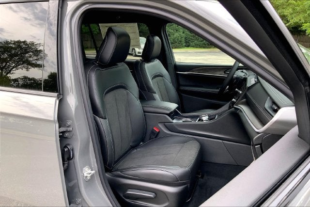 2027 Jeep Grand Cherokee L Laredo Altitude