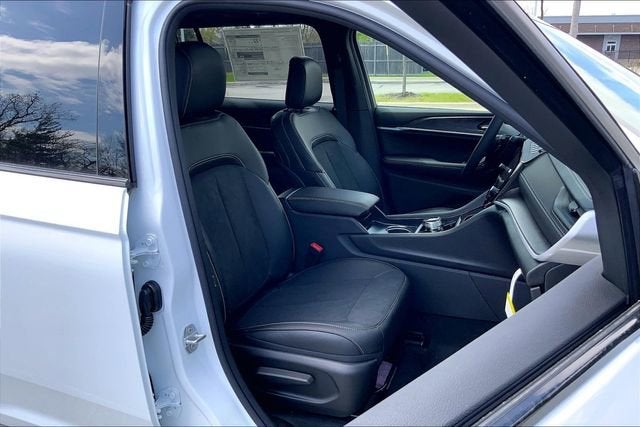 2026 Jeep Grand Cherokee L Laredo Altitude