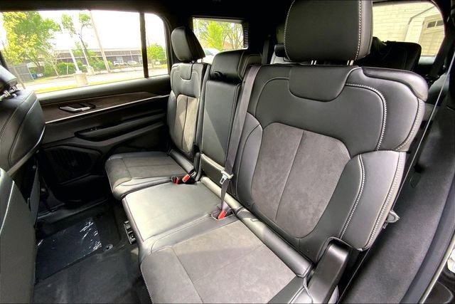 2026 Jeep Grand Cherokee L Laredo Altitude