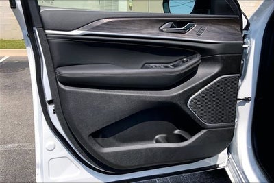 2027 Jeep Grand Cherokee L Limited Reserve