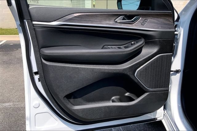 2027 Jeep Grand Cherokee L Limited Reserve