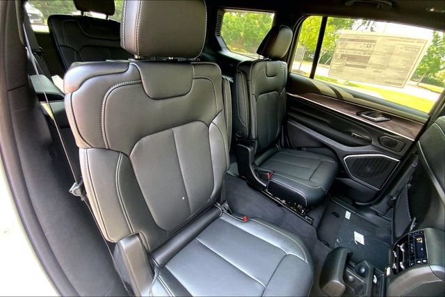 2027 Jeep Grand Cherokee L Limited Reserve