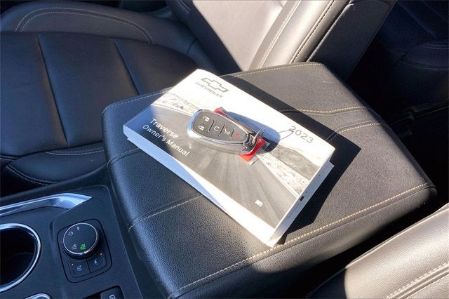 2023 Chevrolet Traverse LT Leather