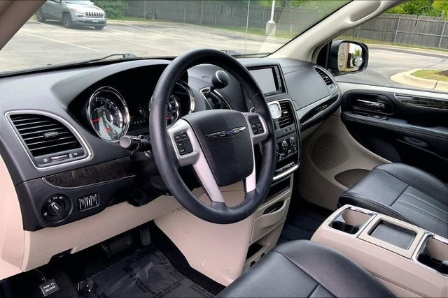 2015 Chrysler Town & Country LX
