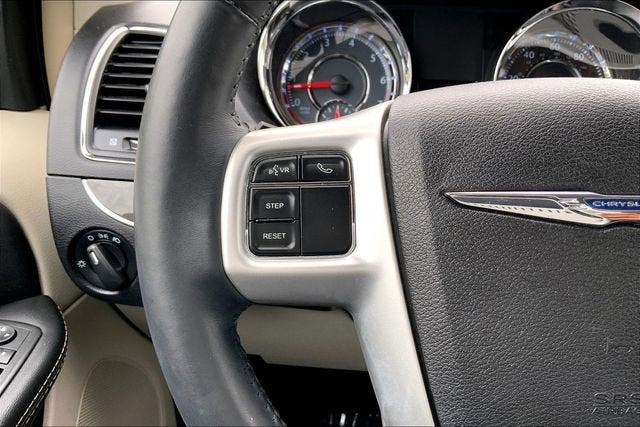 2015 Chrysler Town & Country LX