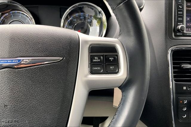 2015 Chrysler Town & Country LX