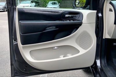 2015 Chrysler Town & Country LX
