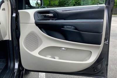 2015 Chrysler Town & Country LX