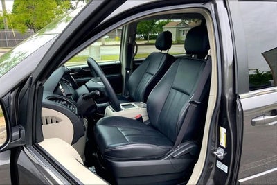 2015 Chrysler Town & Country LX