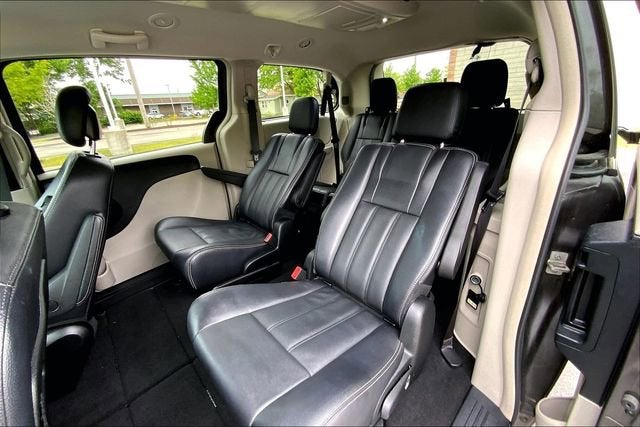 2015 Chrysler Town & Country LX
