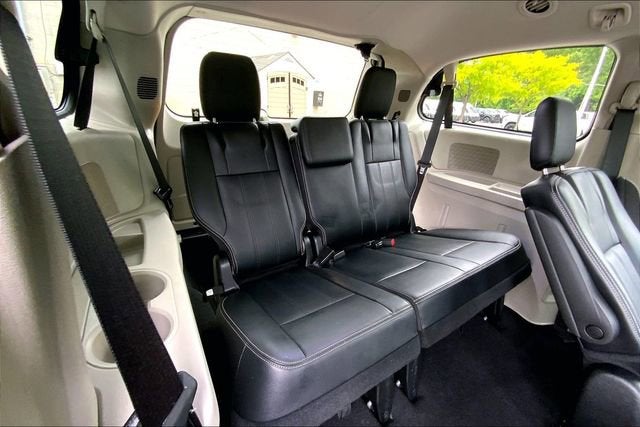 2015 Chrysler Town & Country LX