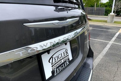 2015 Chrysler Town & Country LX