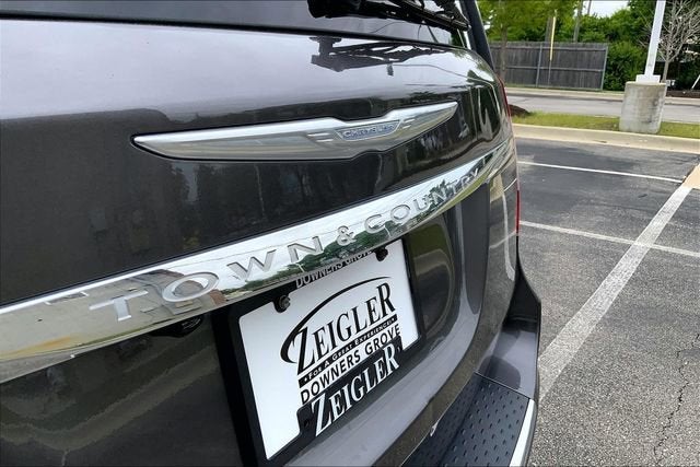2015 Chrysler Town & Country LX