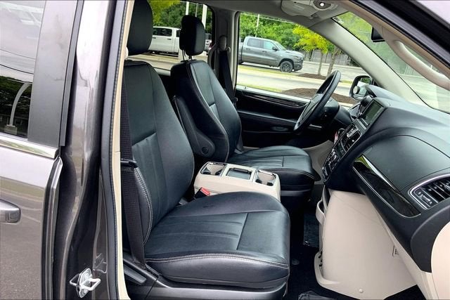 2015 Chrysler Town & Country LX