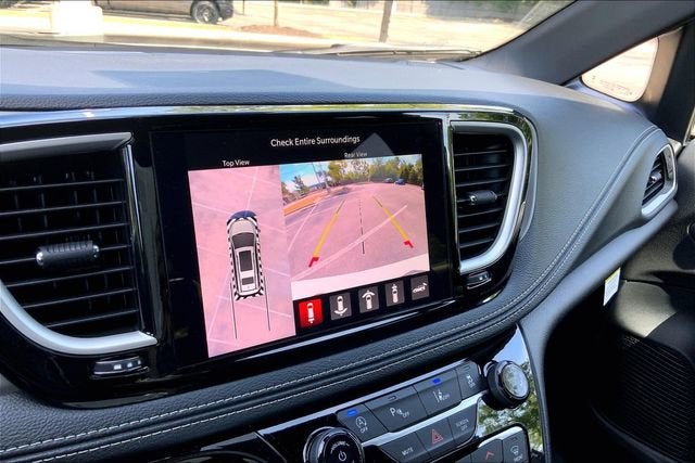2027 Chrysler Pacifica Select