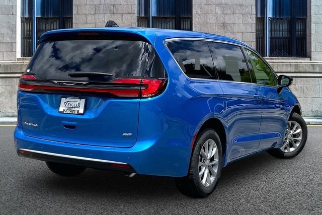 2027 Chrysler Pacifica Select