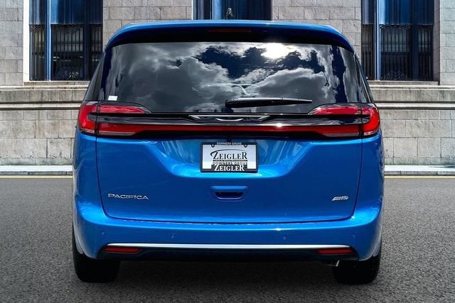 2027 Chrysler Pacifica Select