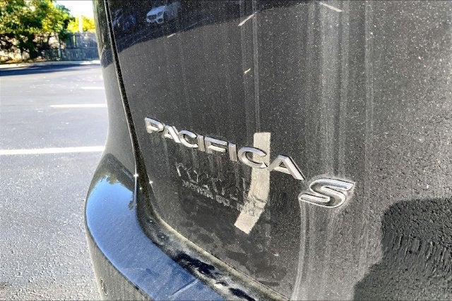 2027 Chrysler Pacifica Limited