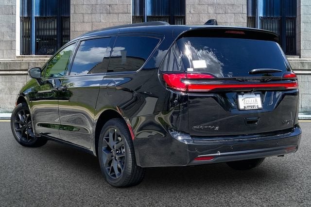 2027 Chrysler Pacifica Limited